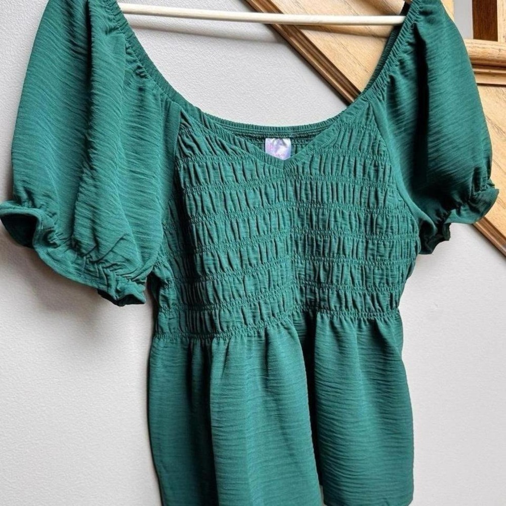 NO‎ BOUNDARIES Womens Green Smocked V Neck Top L Stretchy Work Minimalist Forest